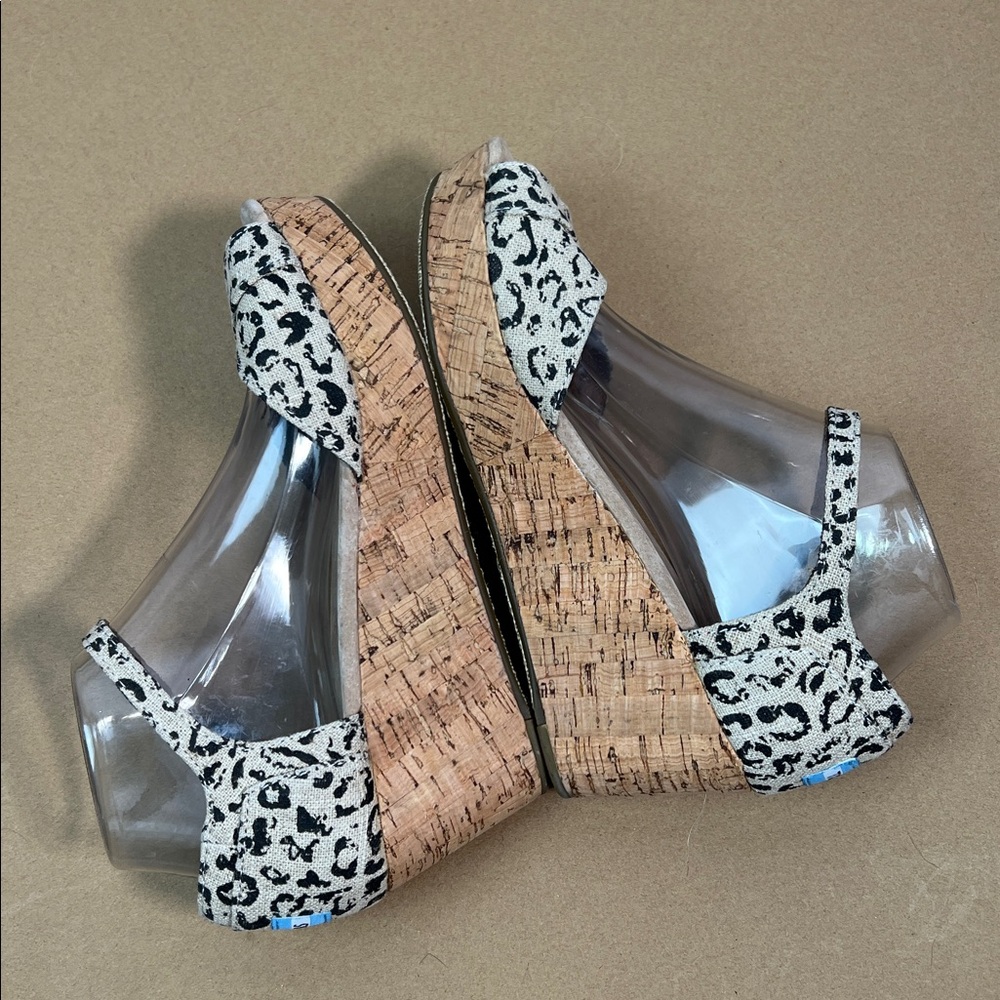 New Toms cheetah print platform wedge ankle
Strap open toe sandals 8 - Picture 5 of 9